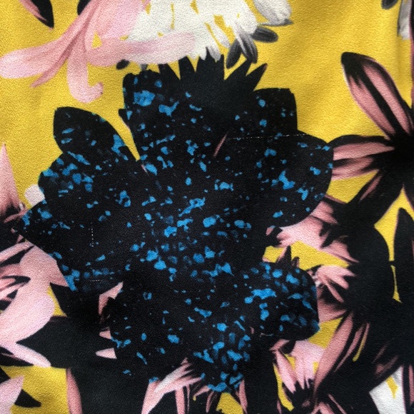 Beautiful sleeveless top from ZARA - Picture 6 of 8